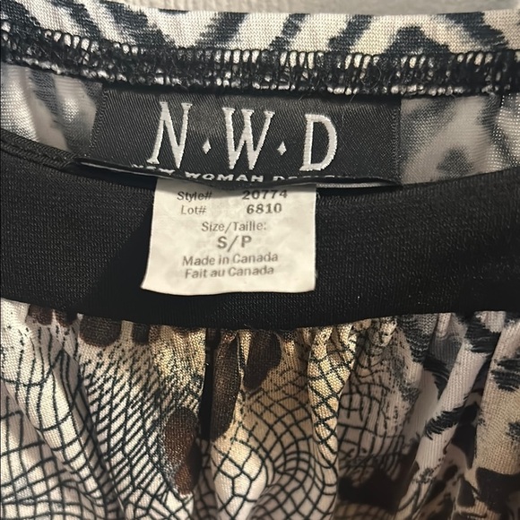 Black and White Square Neck Sleeveless Midi Sundress - Picture 2 of 5